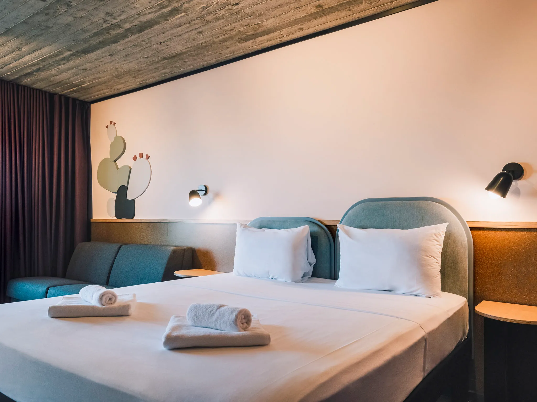 Ibis Styles lighting — view 6
