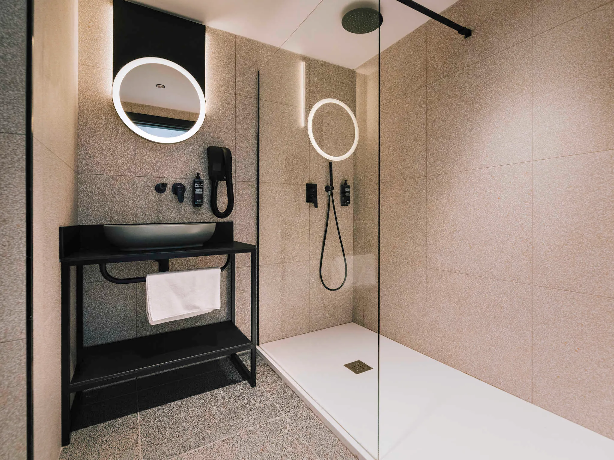 Ibis Styles lighting — view 7